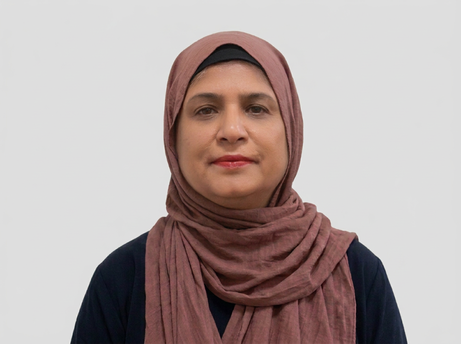 Dr Arshia Khalid - amc