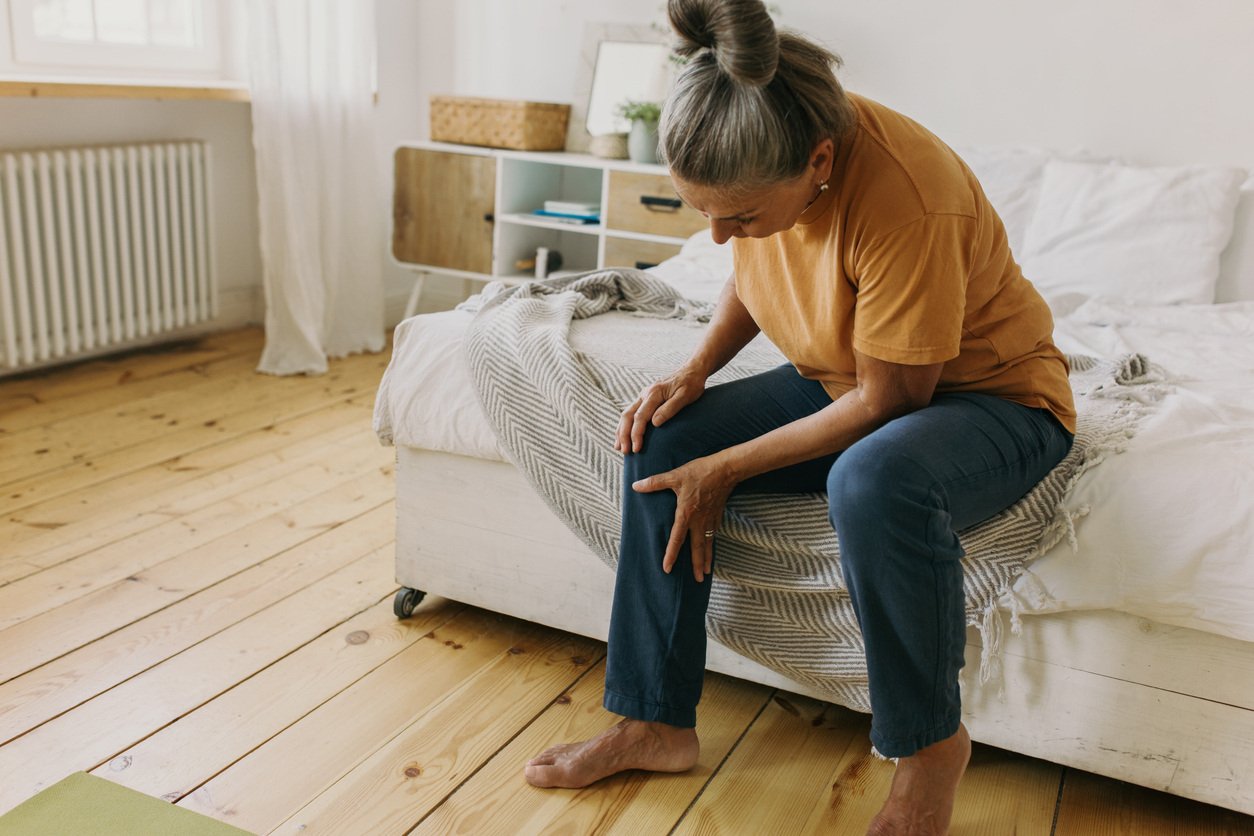 Woman with knee pain