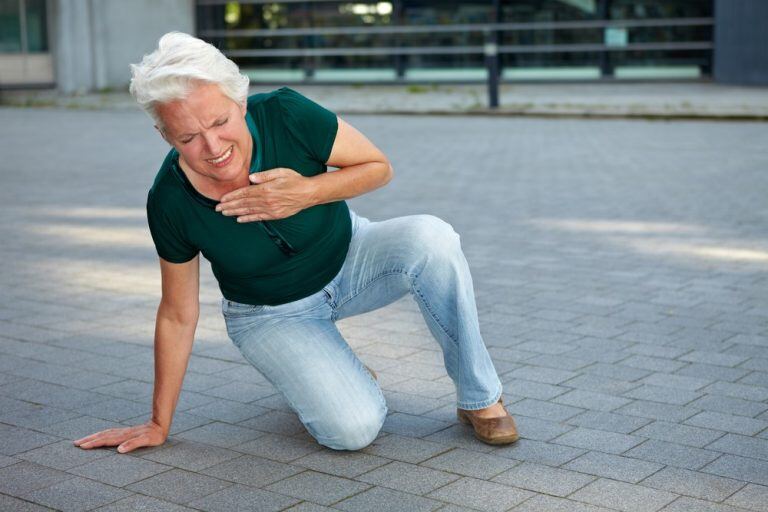 heart-palpitations-menopause-768x512